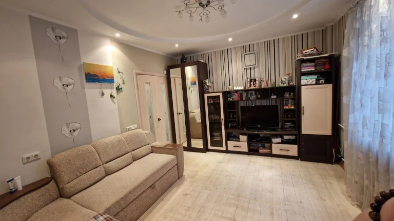 35/4 Lysichanska Street, near Palace Ukraine Metro, Demianivska.