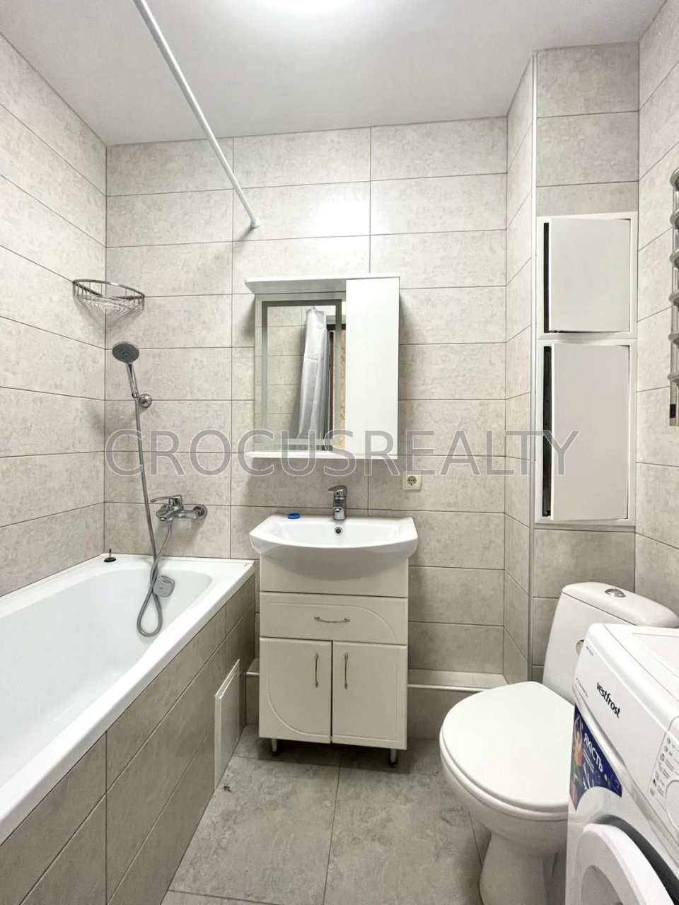 For Sale: 2-bedroom apartment on Saltyevka, Yubileyny Avenue, 32a