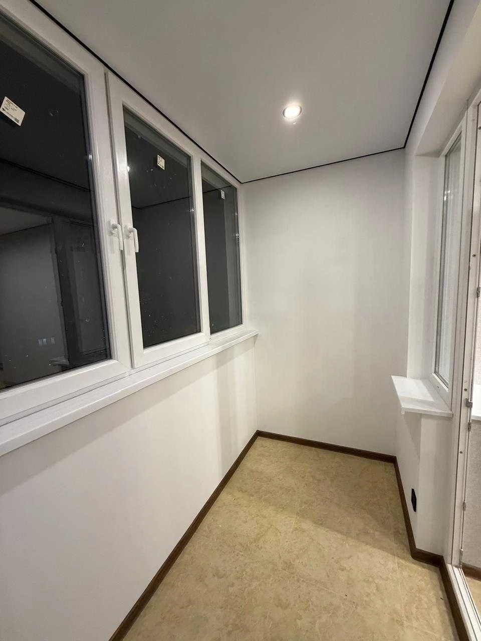 Selling 1-room apartment 42 sq m ЖК Мира metro Industrial HTZ