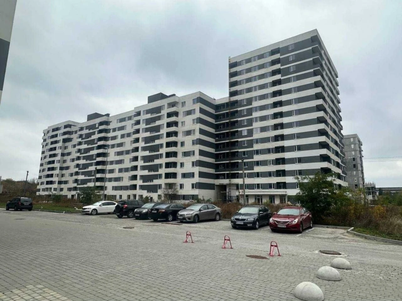 ЖК "Пролисок". Трехкомнатная квартира. 2 этаж из 14, строительный вариант.