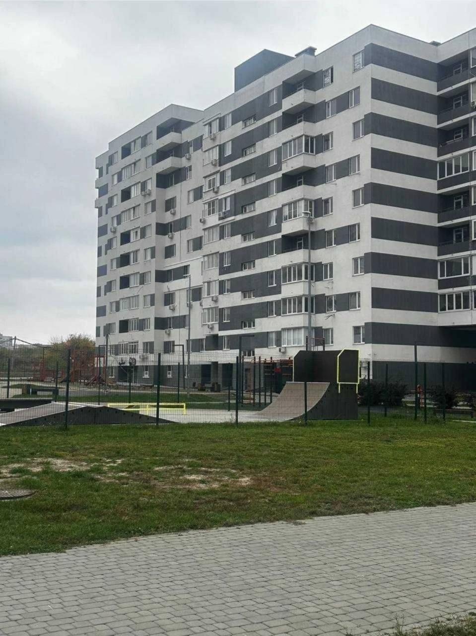 ЖК "Пролисок". Трехкомнатная квартира. 2 этаж из 14, строительный вариант.