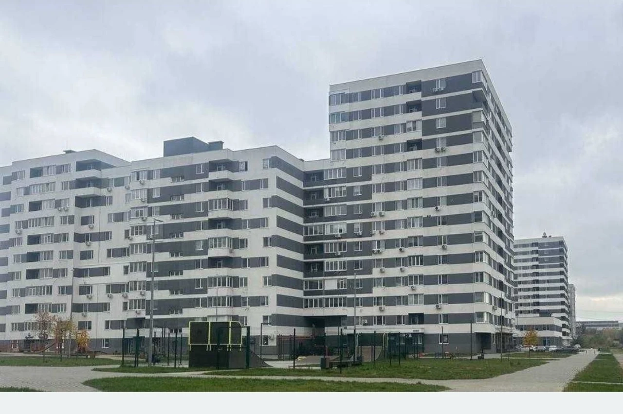 ЖК "Пролисок". Трехкомнатная квартира. 2 этаж из 14, строительный вариант.