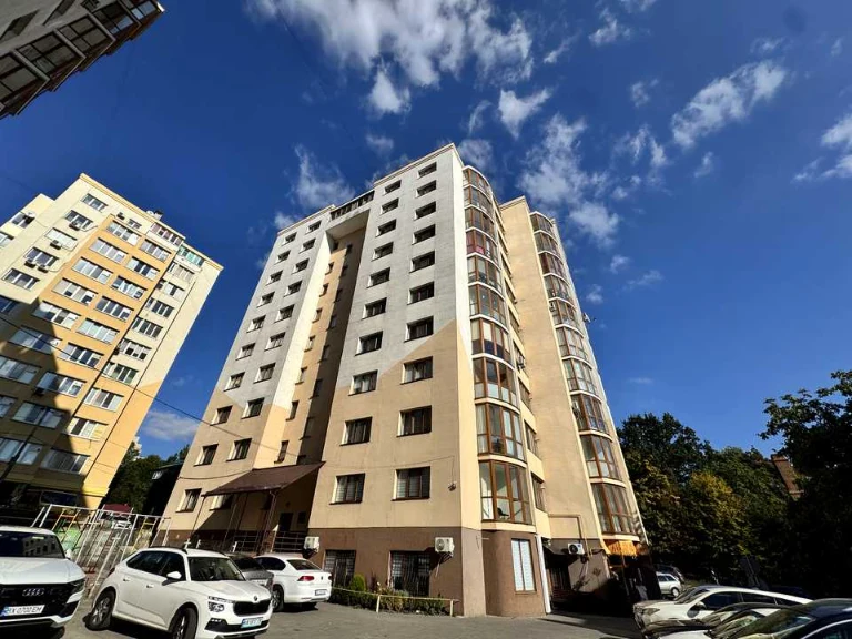 Apartment. Khmelnitsky, Victory Street.
