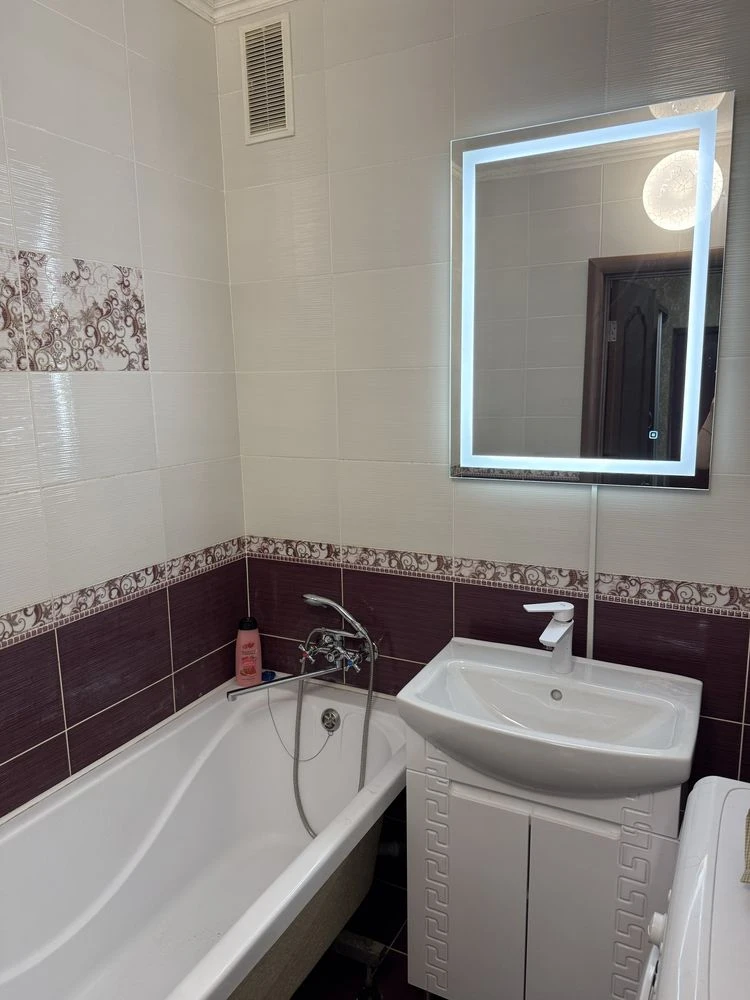 Sale of a luxurious 1-bedroom apartment in a new building with renovation and furniture on Prospekt Svobody (Prokof'yeva Street)