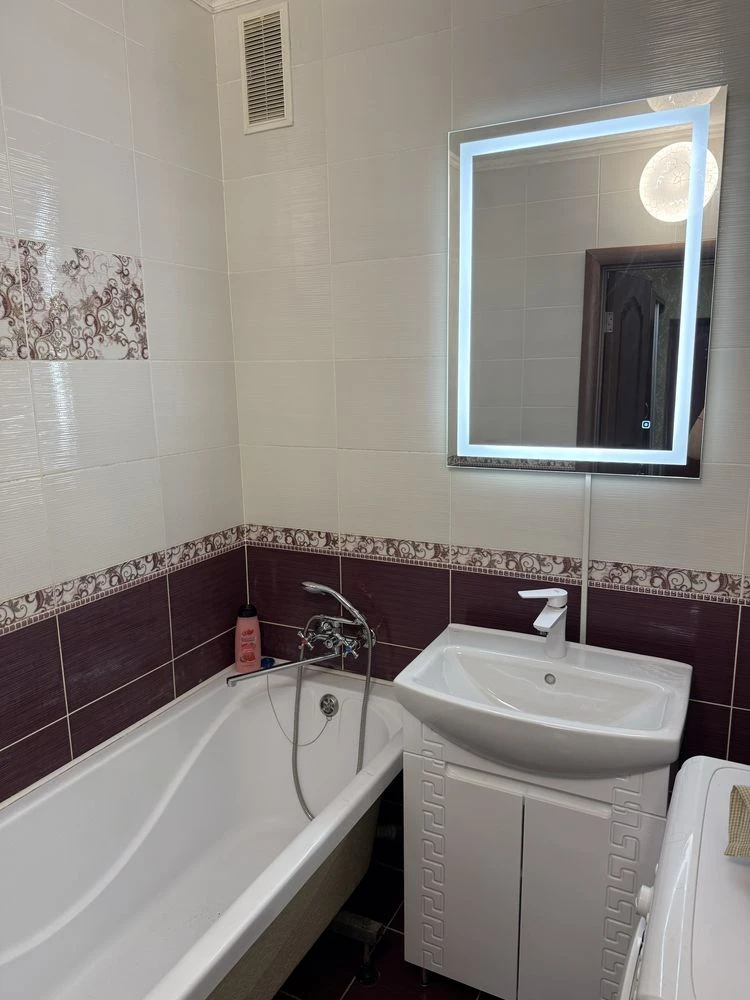 Sale of a luxurious 1-bedroom apartment in a new building with renovation and furniture on Prospekt Svobody (Prokof'yeva Street)