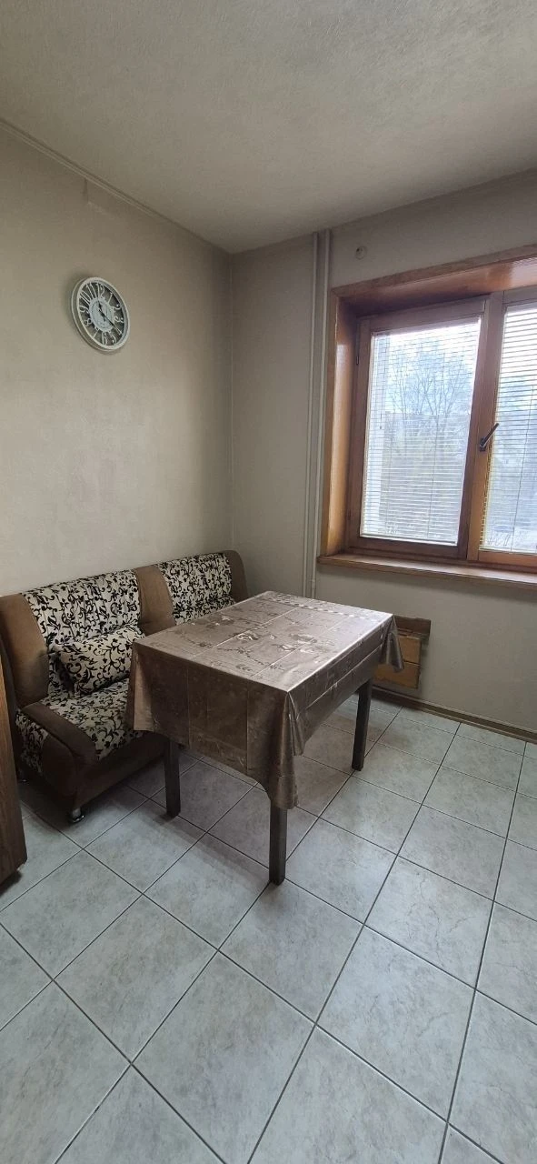 For Sale 3-bedroom apartment on Lushpi, 4th floor