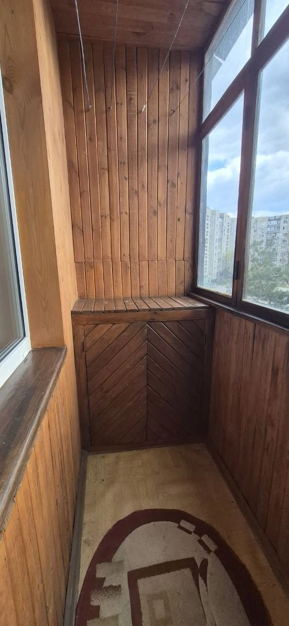 For Sale 3-bedroom apartment on Lushpi, 4th floor