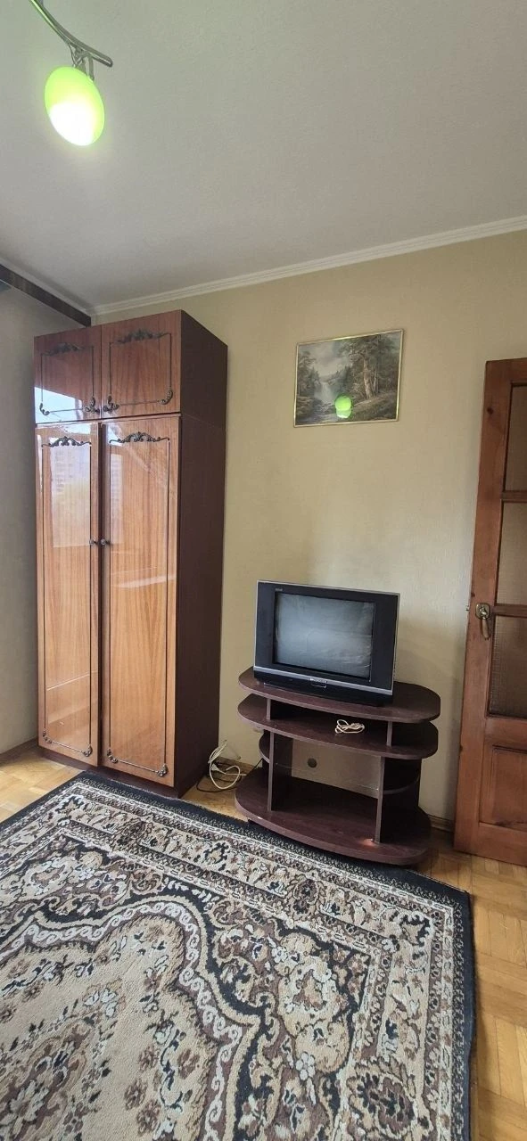 For Sale 3-bedroom apartment on Lushpi, 4th floor