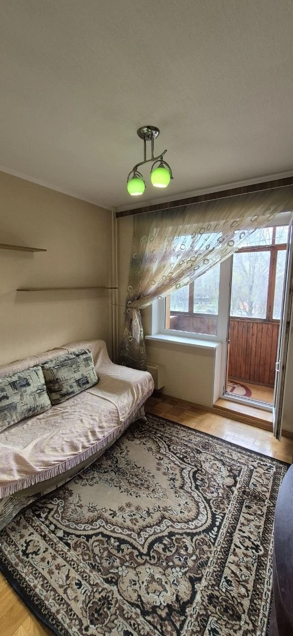 For Sale 3-bedroom apartment on Lushpi, 4th floor