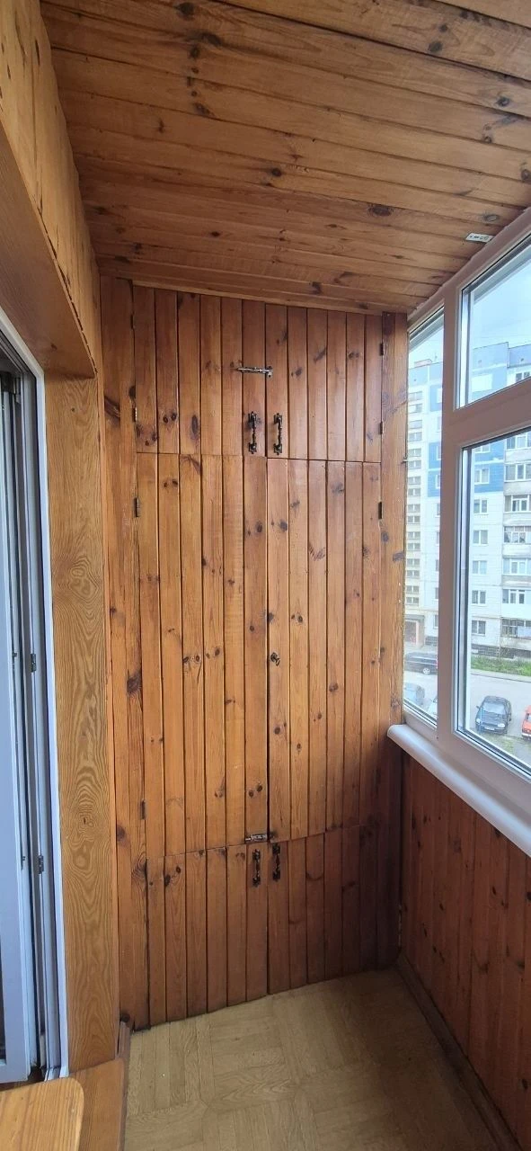 For Sale 3-bedroom apartment on Lushpi, 4th floor