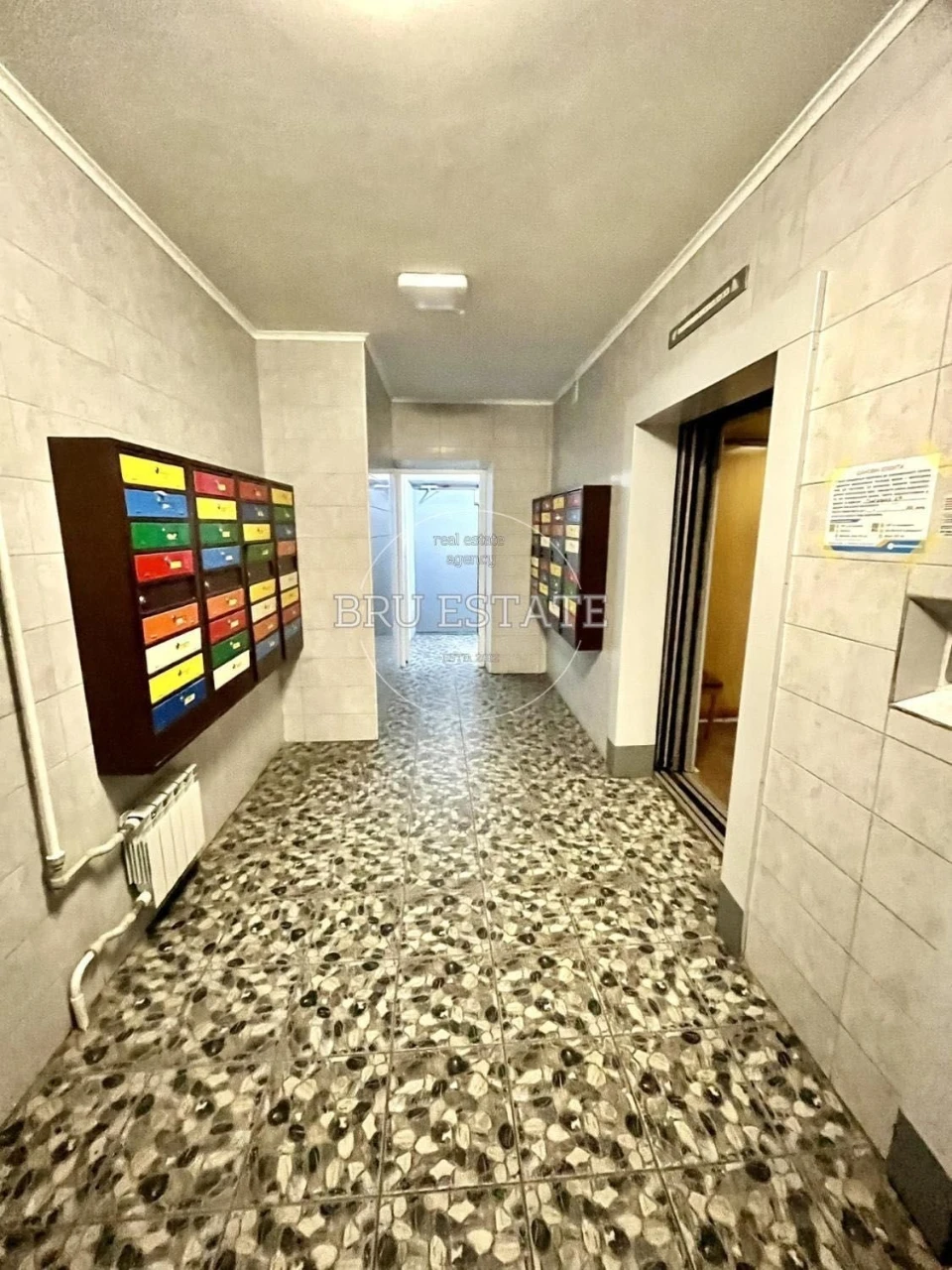 Sale of a very nice 2-room apartment, 2nd floor, renovated.