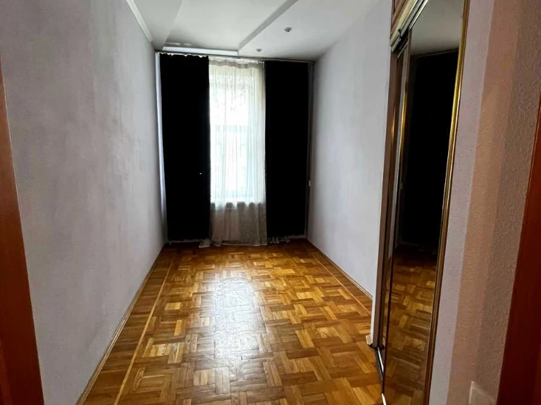 Квартира. Киев, Олеся Гончара ул.
