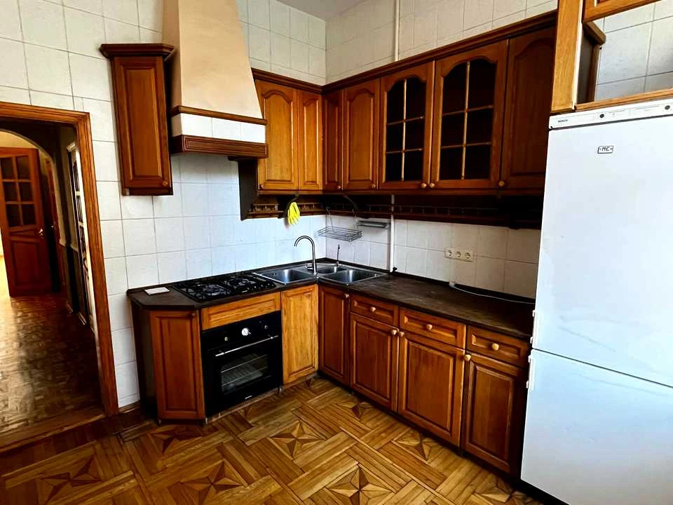 Квартира. Киев, Олеся Гончара ул.