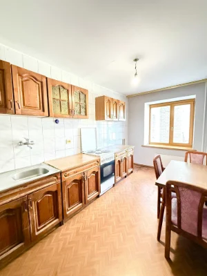 Продаж квартири біля Парку з озером, станція метро Позняки в