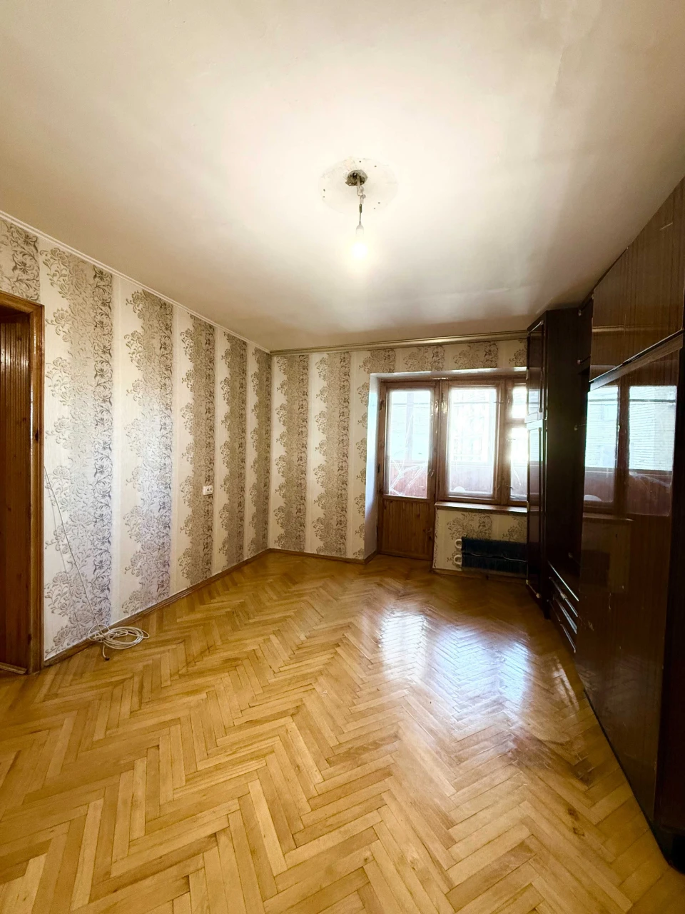 Продаж квартири біля Парку з озером, станція метро Позняки в
