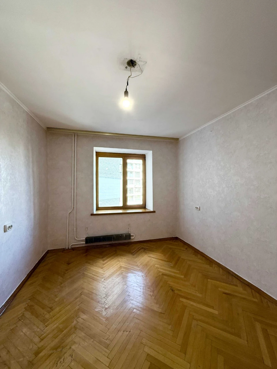 Продаж квартири біля Парку з озером, станція метро Позняки в