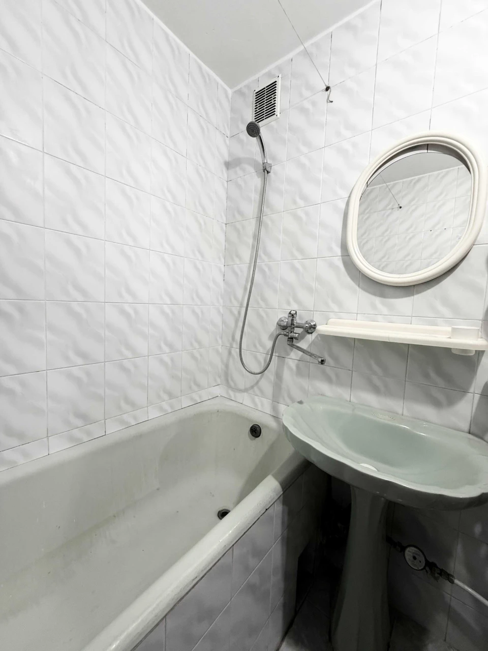 Продаж квартири біля Парку з озером, станція метро Позняки в