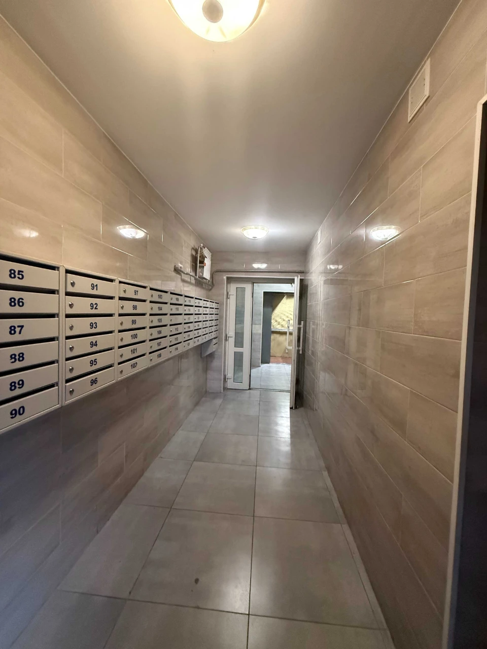Продаж квартири біля Парку з озером, станція метро Позняки в