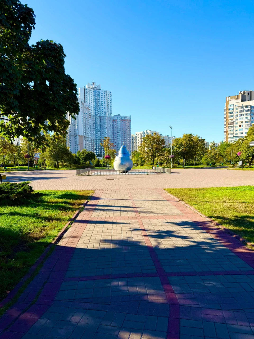 Продаж квартири біля Парку з озером, станція метро Позняки в