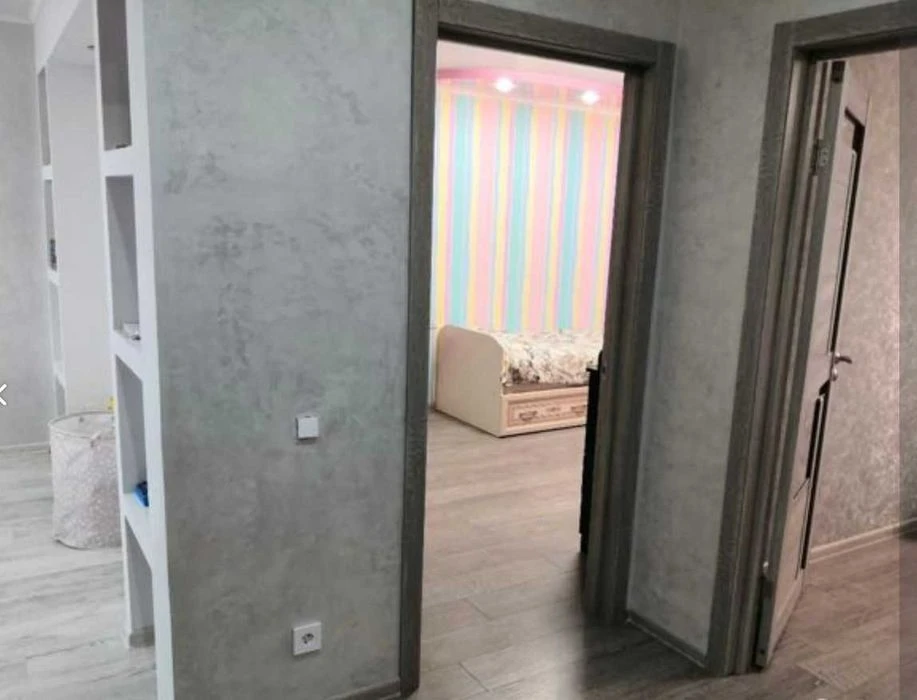 3-room apartment for sale near Palats Sportu metro station, Novye Doma district