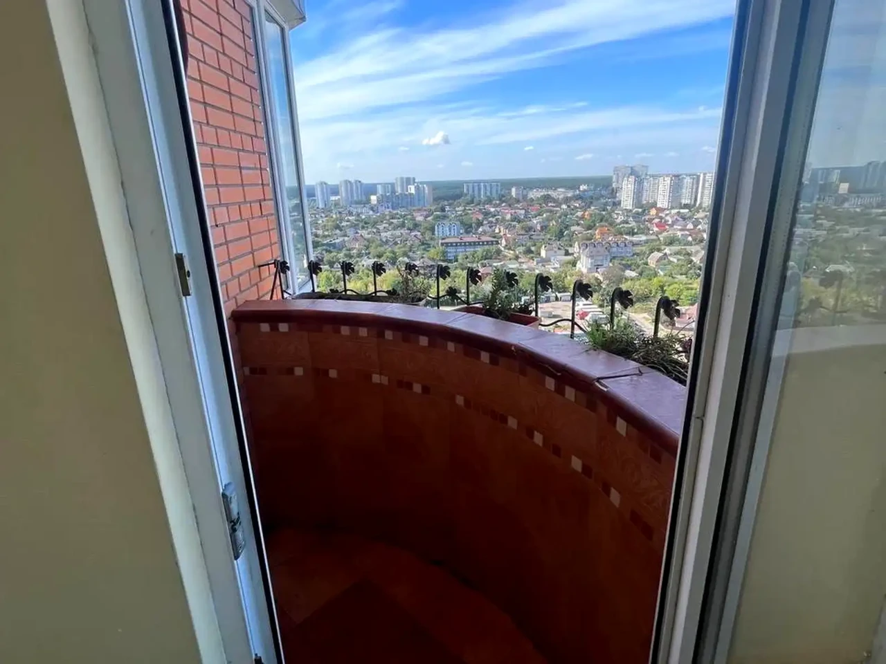 Продажа квартиры 3-комнатной, 100.8 м², 18/24 этажа