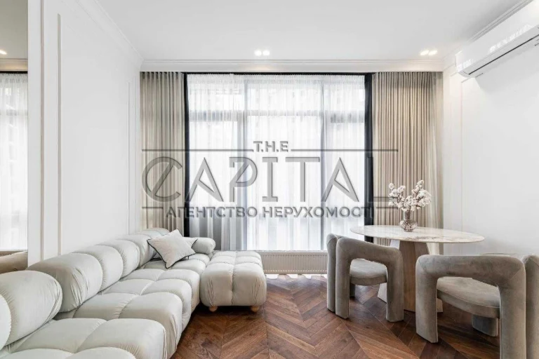 Invertor Stylish apartment in business-class residential complex Novopecheri Lypky
