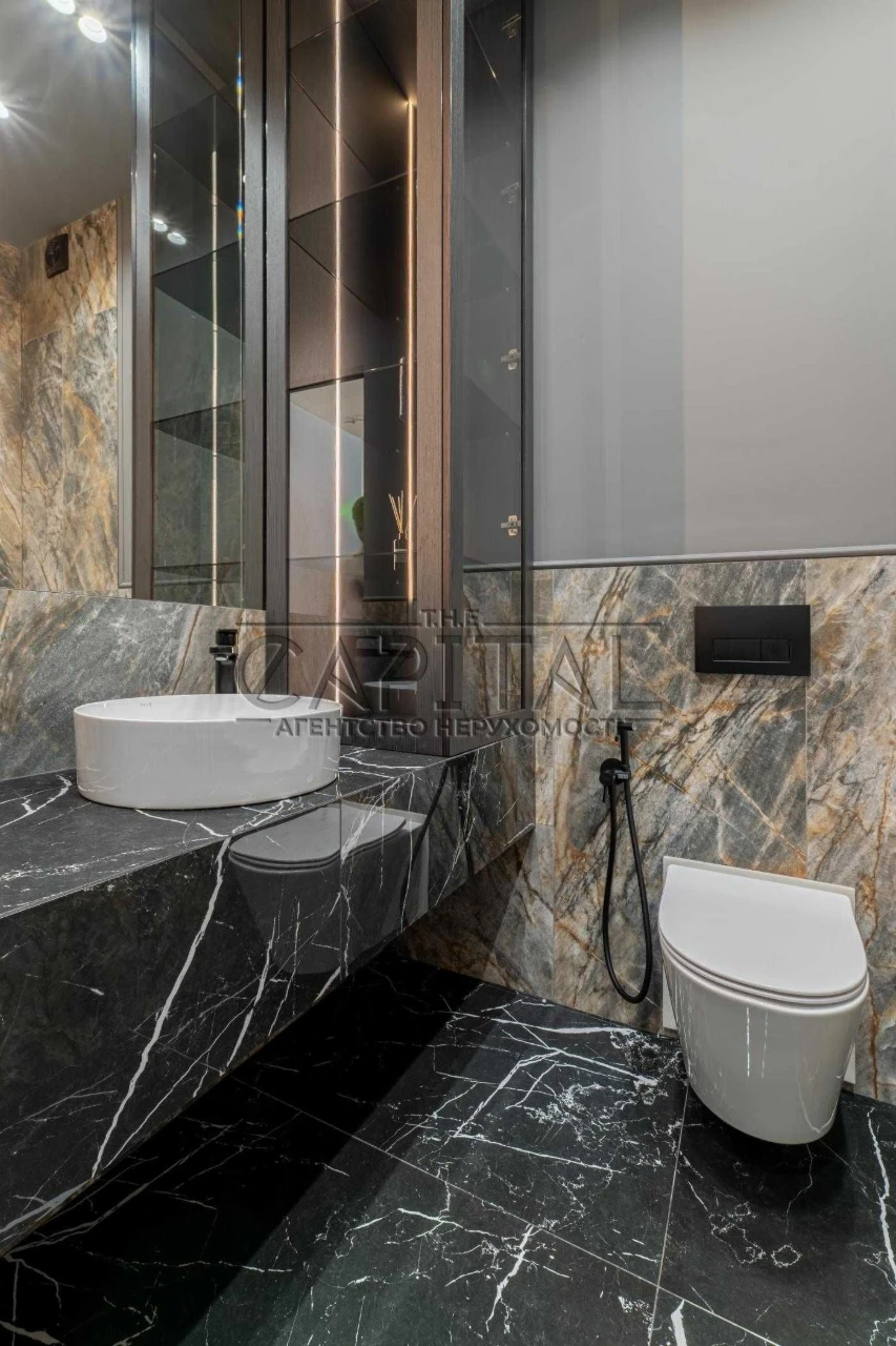 Invertor Stylish apartment in business-class residential complex Novopecheri Lypky