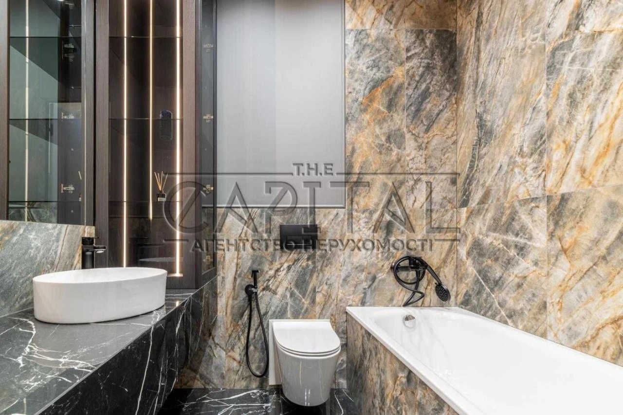 Invertor Stylish apartment in business-class residential complex Novopecheri Lypky
