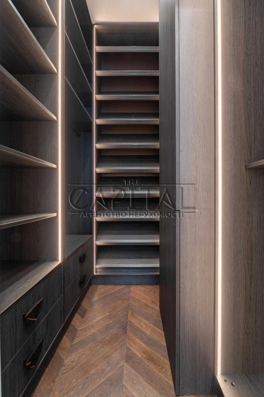 Invertor Stylish apartment in business-class residential complex Novopecheri Lypky