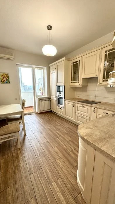I will sell a spacious 3-room apartment in the center of Dnipro. Gogo