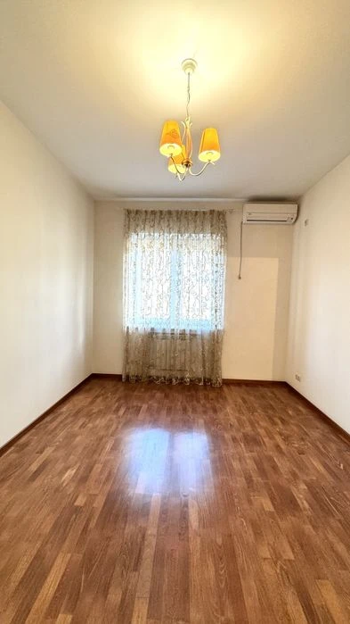Продам просторную 3 комнатную квартиру в центре Днепра. Гого