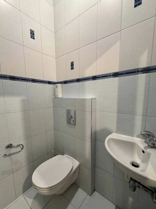 Продам просторную 3 комнатную квартиру в центре Днепра. Гого