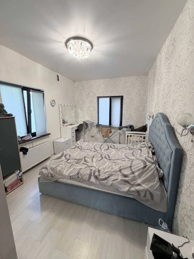 For Sale: 3-Bedroom House, Kyiv, Desnianskyi, Brovarskyi Prospect, 47a