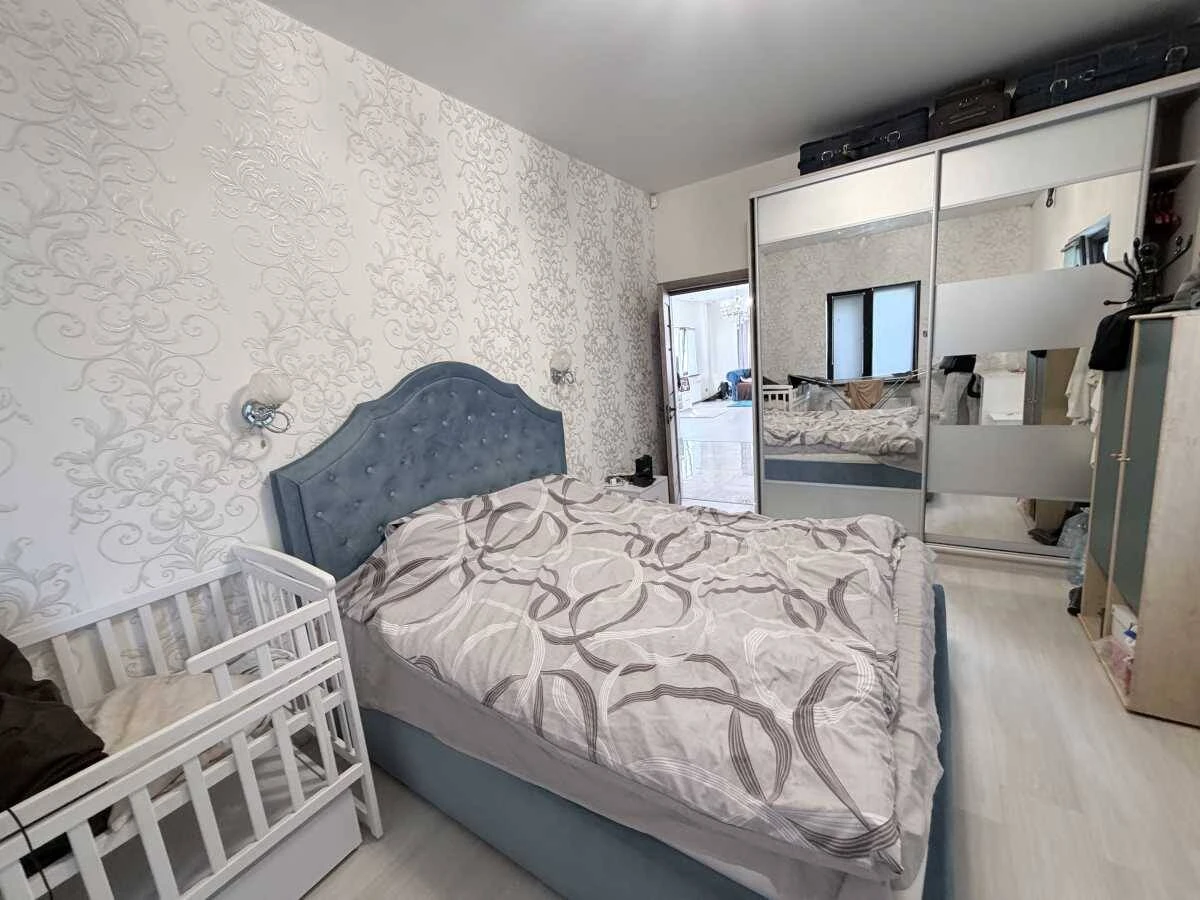 For Sale: 3-Bedroom House, Kyiv, Desnianskyi, Brovarskyi Prospect, 47a