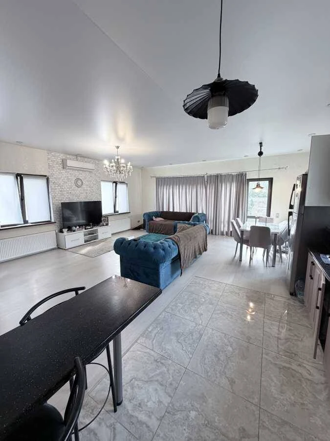 For Sale: 3-Bedroom House, Kyiv, Desnianskyi, Brovarskyi Prospect, 47a