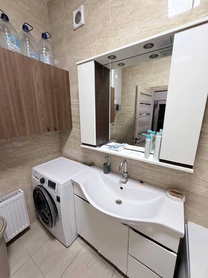 For Sale: 3-Bedroom House, Kyiv, Desnianskyi, Brovarskyi Prospect, 47a