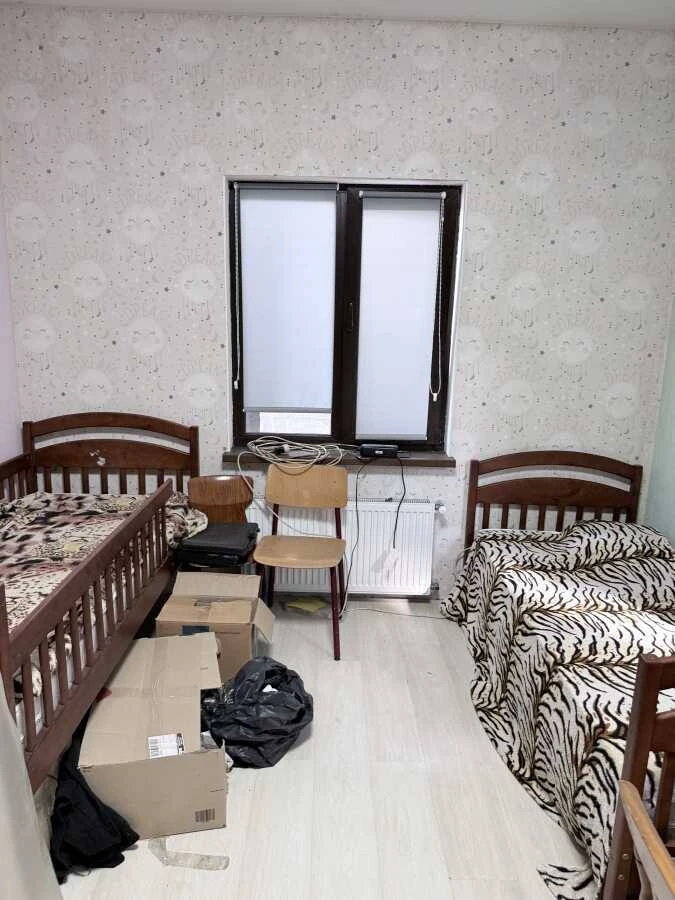 For Sale: 3-Bedroom House, Kyiv, Desnianskyi, Brovarskyi Prospect, 47a