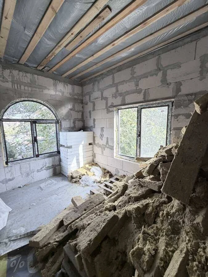 For Sale: 3-Bedroom House, Kyiv, Desnianskyi, Brovarskyi Prospect, 47a