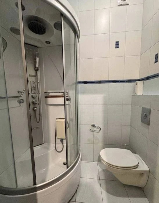 Продам просторную 3 комнатную квартиру в центре Днепра. Гого