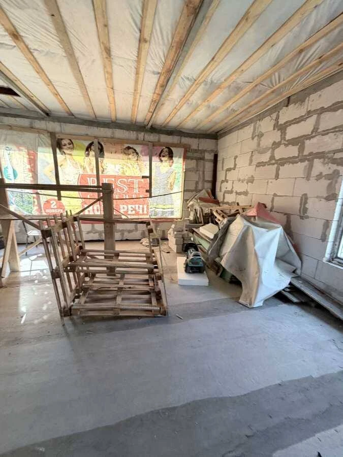 For Sale: 3-Bedroom House, Kyiv, Desnianskyi, Brovarskyi Prospect, 47a