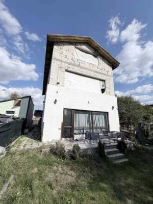 For Sale: 3-Bedroom House, Kyiv, Desnianskyi, Brovarskyi Prospect, 47a