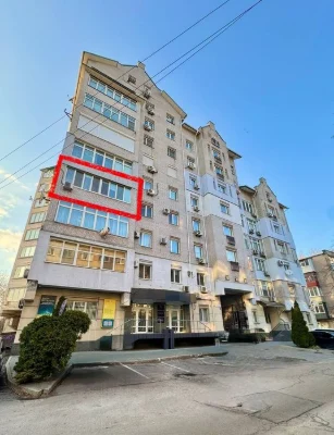 Продам просторную 3 комнатную квартиру в центре Днепра. Гого