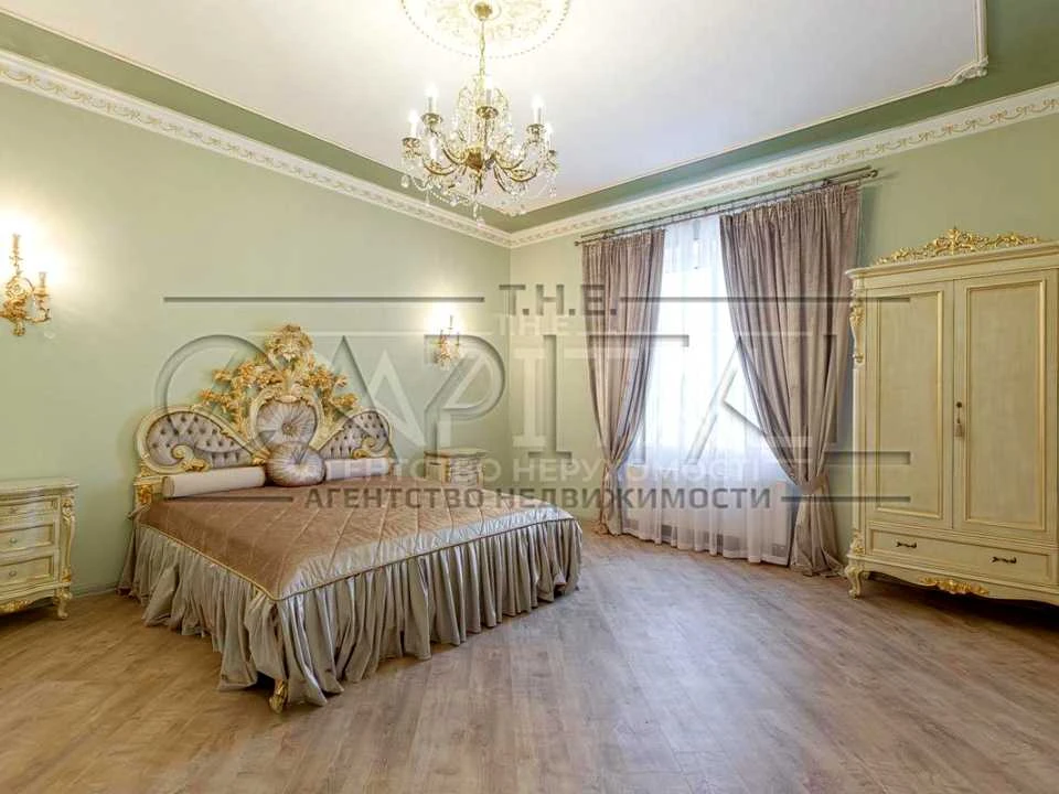 House. Parisian Street, Kyiv
