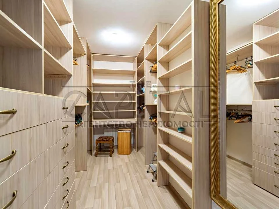House. Kyiv, вул. Богатирська