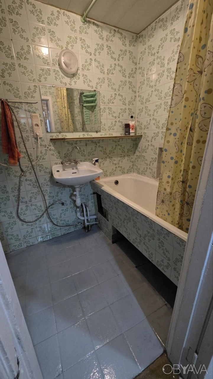 Without % 1-room apartment for sale on Nadiyya Svitlichna Avenue)14/