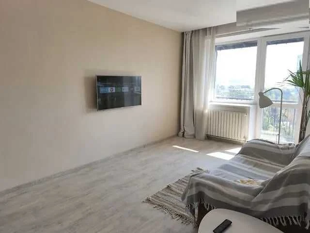 For Sale: 2-bedroom apartment on Yavornytsky Street, Nagorka
