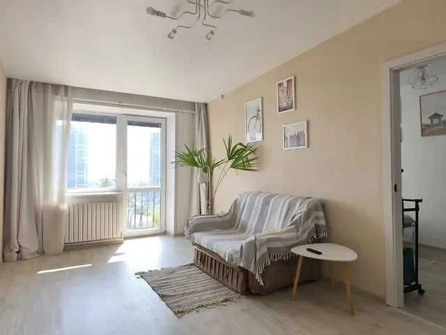 For Sale: 2-bedroom apartment on Yavornytsky Street, Nagorka