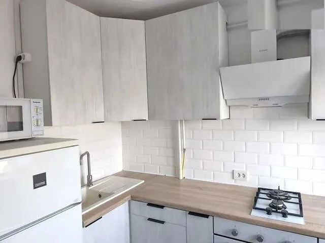 For Sale: 2-bedroom apartment on Yavornytsky Street, Nagorka