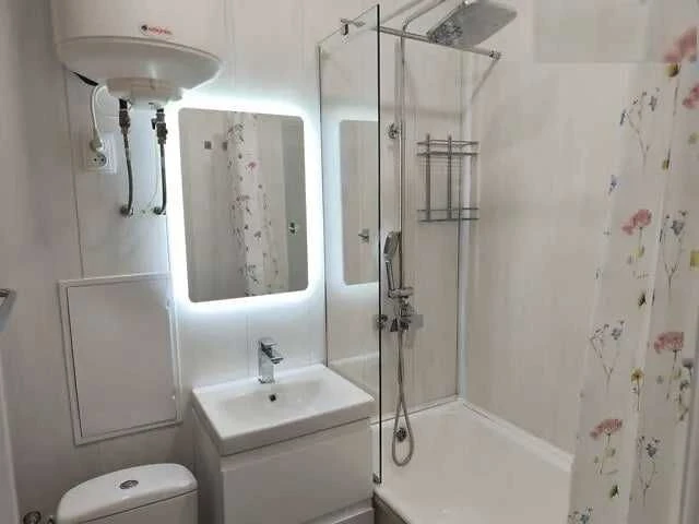 For Sale: 2-bedroom apartment on Yavornytsky Street, Nagorka