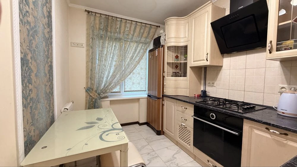 3-room apartment in the 12th district